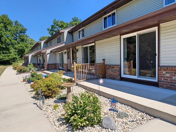 246 Ba Wood Ln, Janesville, WI 53545