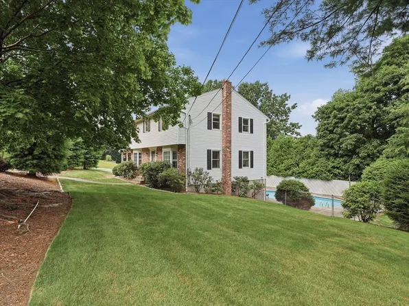109 Country Ln, Leominster, MA 01453