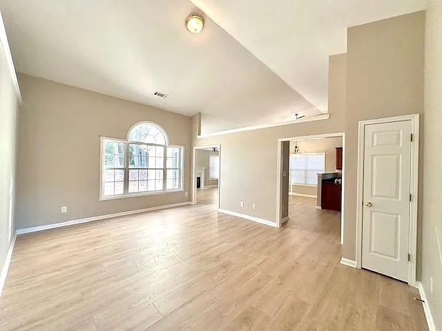 1080 Chandler Ridge Dr — Photo 4