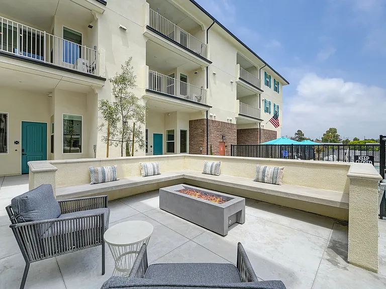 The Commodore Apartments — Photo 22
