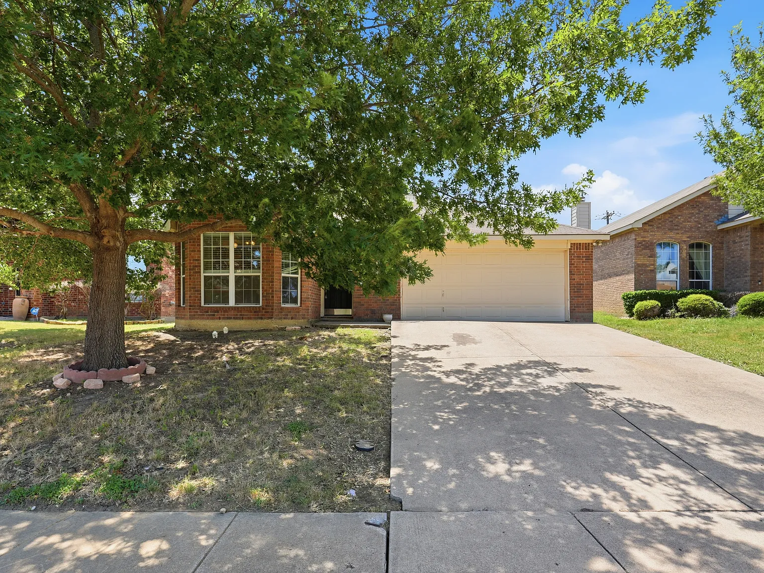 3 bed, 1321 sqft, $2,000 — Photo 2