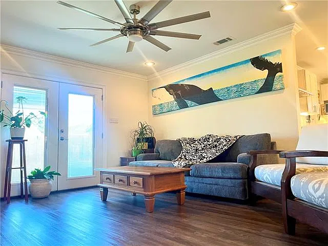 3 bed, 2.0 bath, 1800 sqft, $2,500 — Photo 4