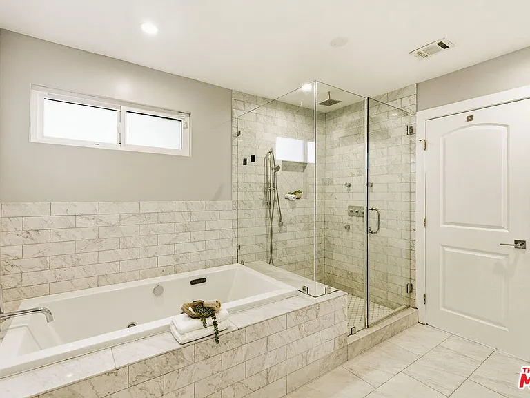 1026 S Windsor Blvd — Photo 42