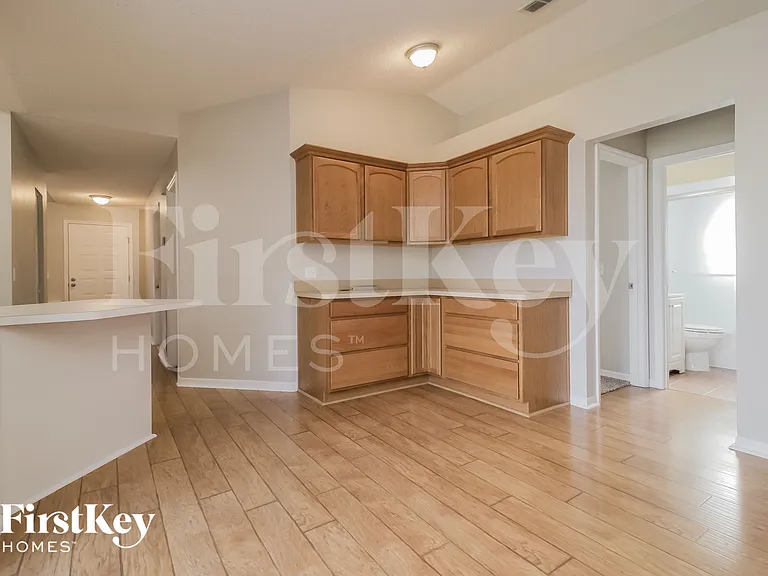 3260 Saint James Ave — Photo 6