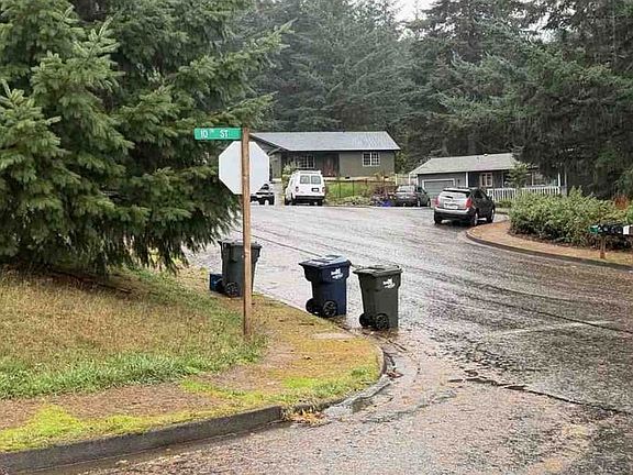 Exterior Neighborhood (street photo)