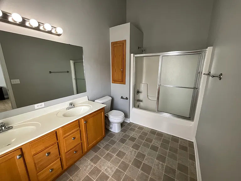 Master bedroom full private bathroom