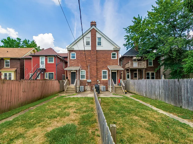 942 Linwood Ave — Photo 38