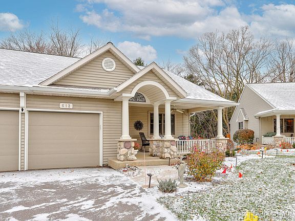 3rd image of 612 W Melrose Dr #26