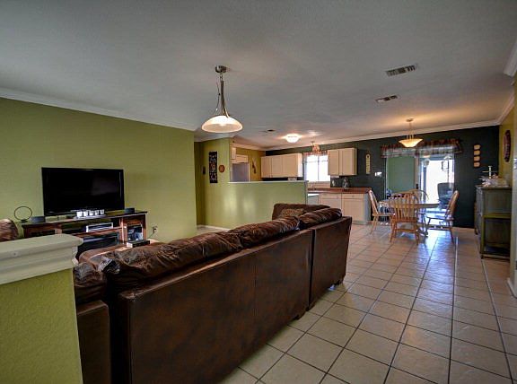 5th image of 102 Lakeview