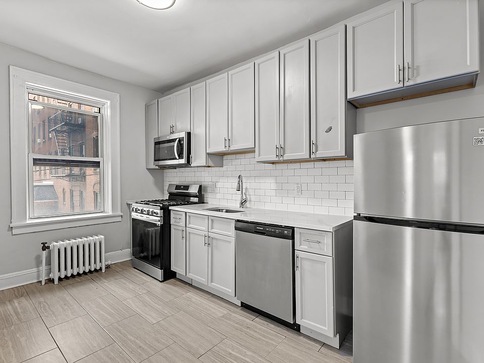 Two bedroom and 1.5 Bath - Apt #01