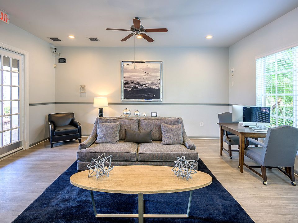 Resident lounge with Wi-Fi