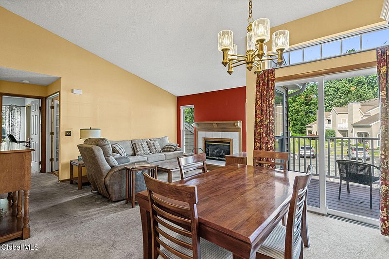 5th image of 422 Hampton Place Boulevard