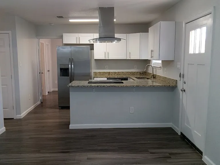 1805 Burnet St — Photo 1