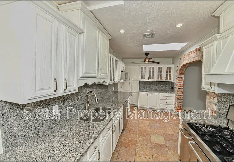 3030 Aurora Ave — Photo 20