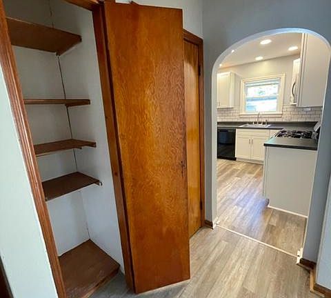 3rd image of 599 Butternut Dr