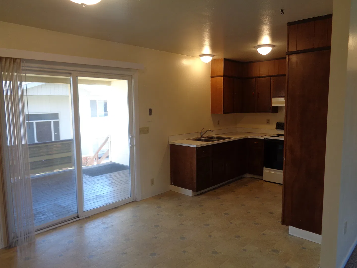 2215 Monad — Photo 3