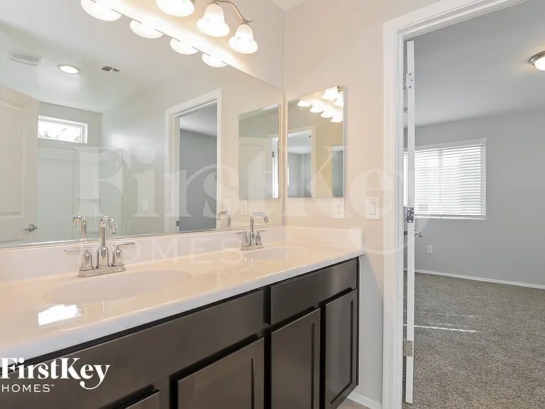 2851 N Fair Oaks Ave — Photo 13