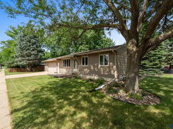 4404 S Plateau Trl, Sioux Falls, SD 57106