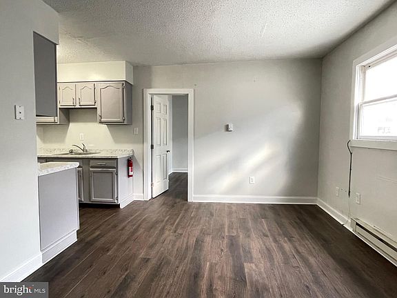 5th image of 317 Bridge St APT 6