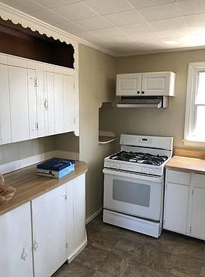 2nd image of 33 Plain St APT 2