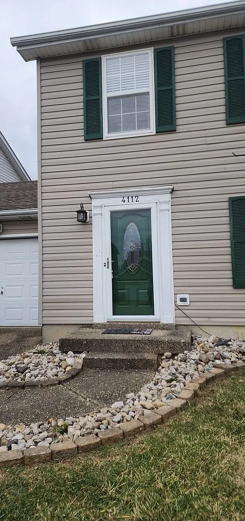 Fantastic 3 Bedrooms & 1.5 Bathroom, Two Story with a Garage! Freshened Paint throughout! Newer P... — Photo 3