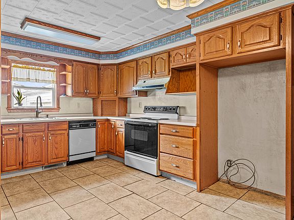 5th image of 1308 Parkview Dr