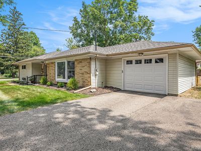 702 E Maple St, Holly, MI, 48442
