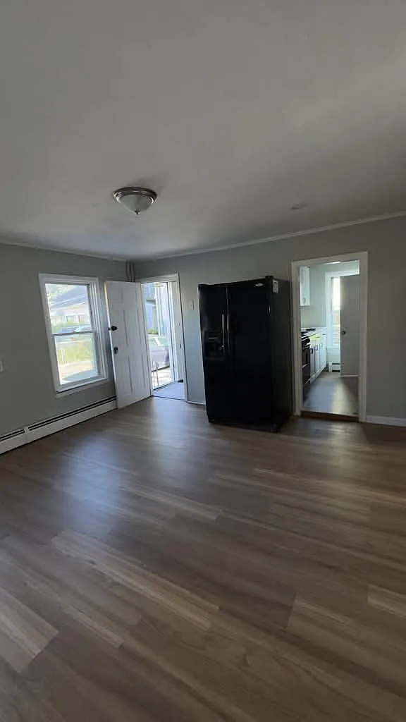 3 bed, $2,000 — Photo 4