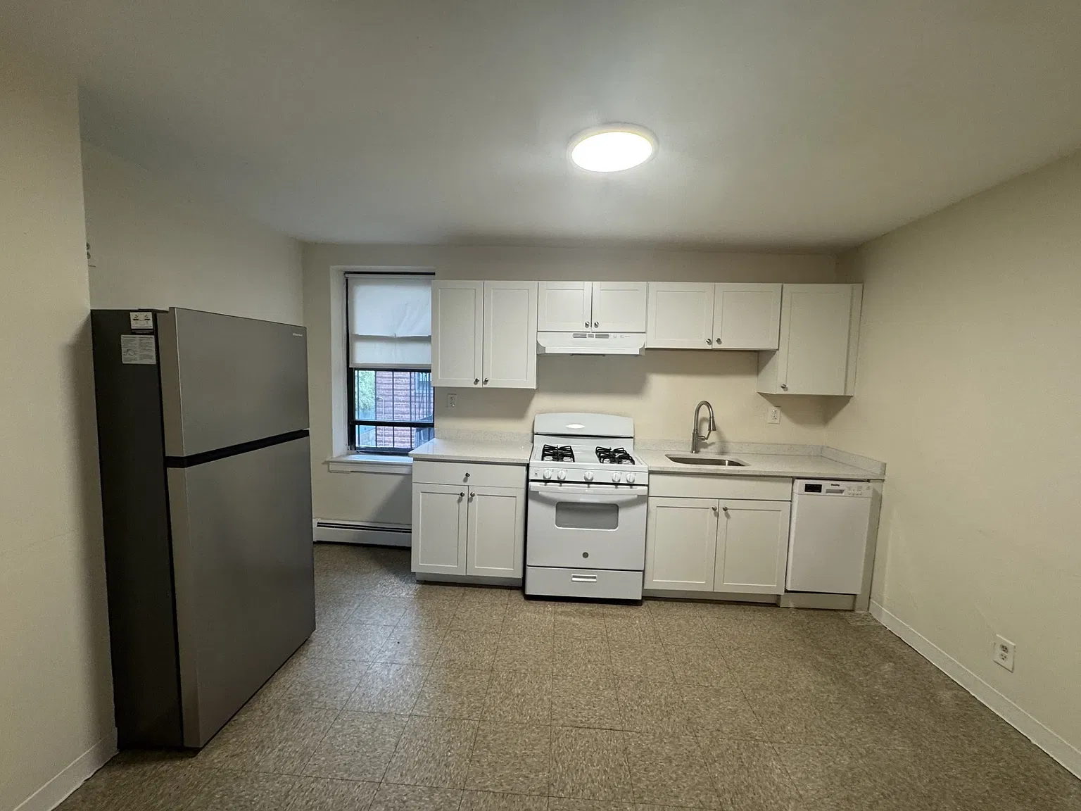 2 bed, 1.0 bath, 800 sqft, $2,500 — Photo 2