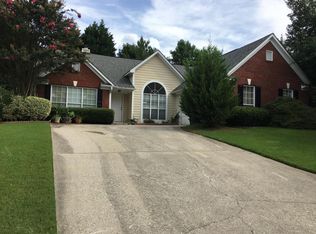 2930 Camelot Woods Dr, Lawrenceville, GA