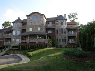 5220 Indian Woods Dr, Louisville, KY 40207