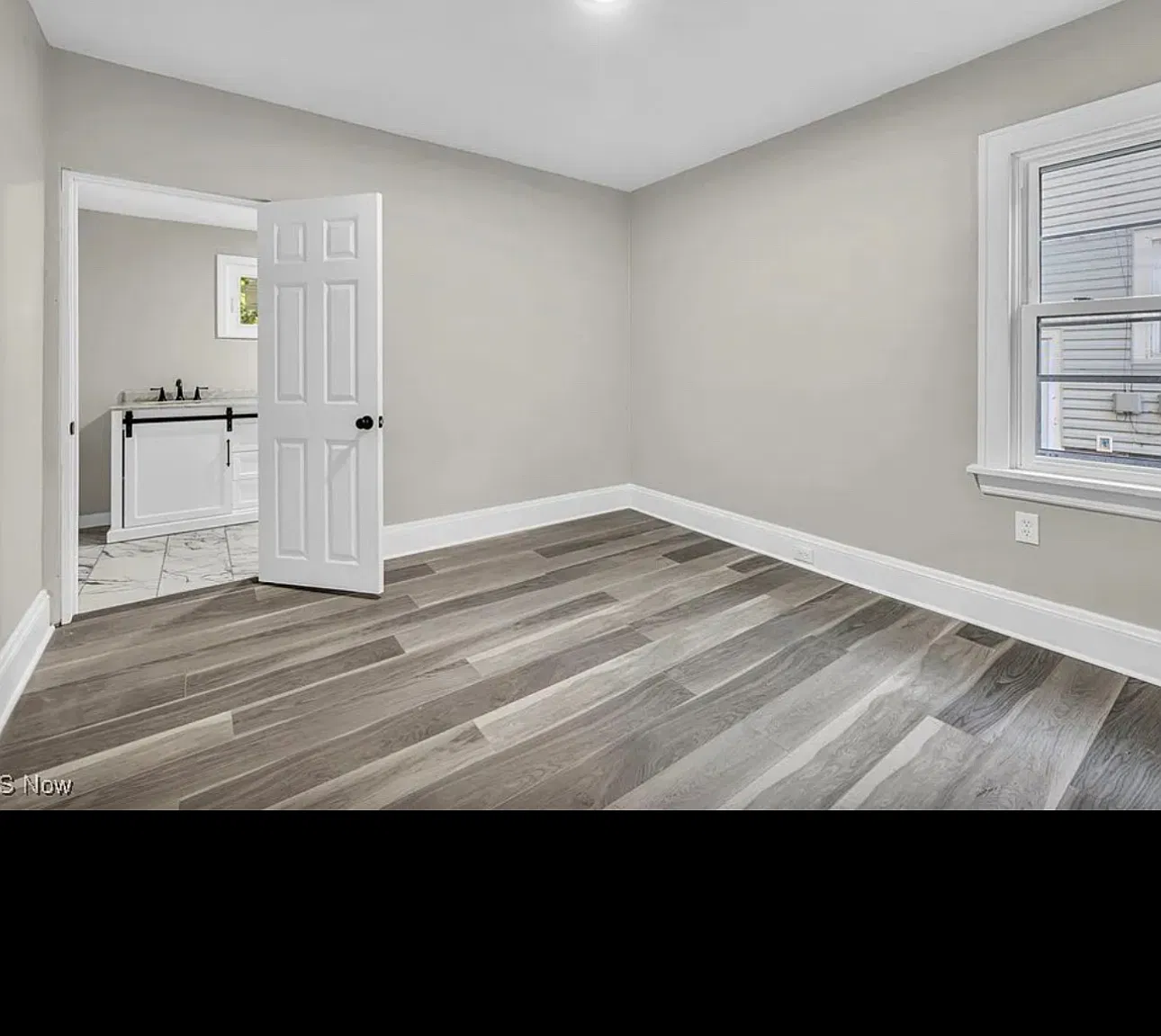 2211 Chesterland Ave — Photo 2