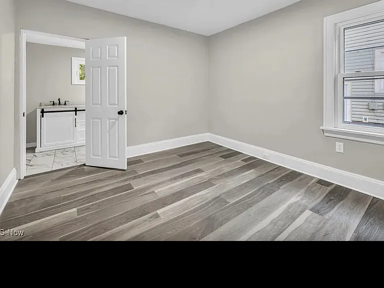 2211 Chesterland Ave #1&2 — Photo 2