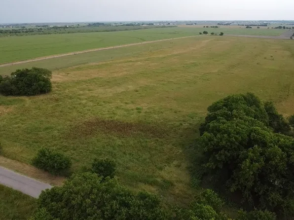 Section House Rd, Ennis, TX 75119