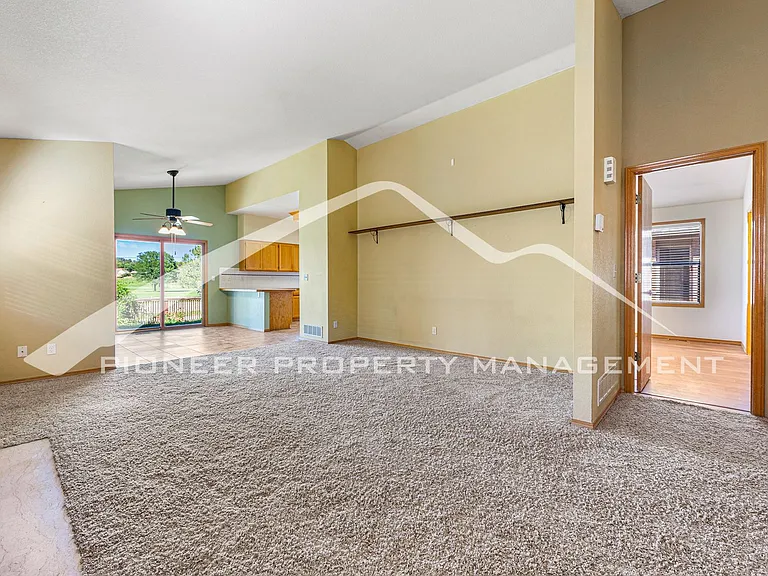 2924 Troxell Ave — Photo 6