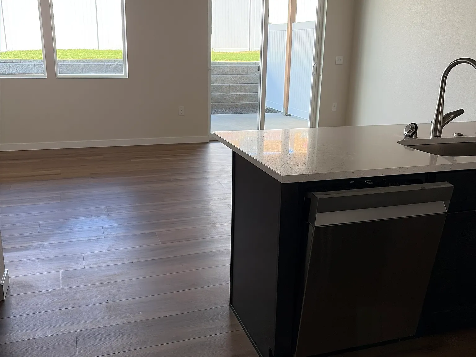 2 bed, 2.5 bath, 1500 sqft, $1,900 — Photo 4