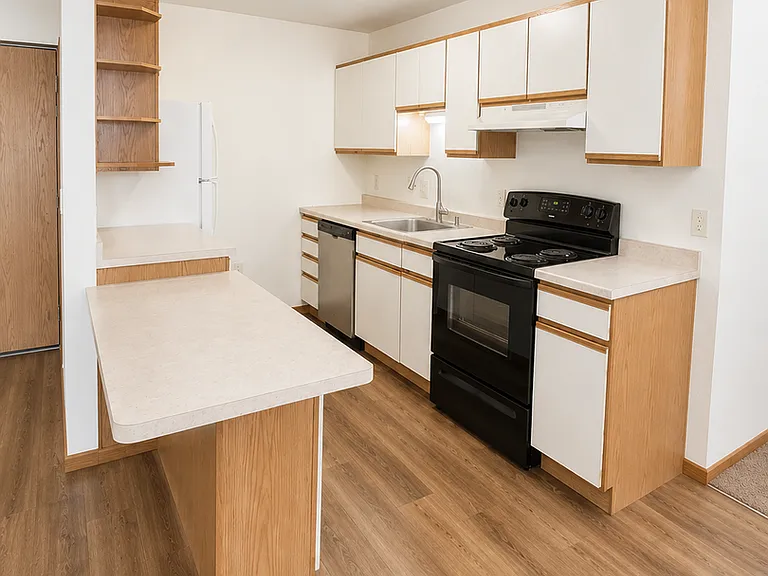 Murdock Apartments — Photo 18