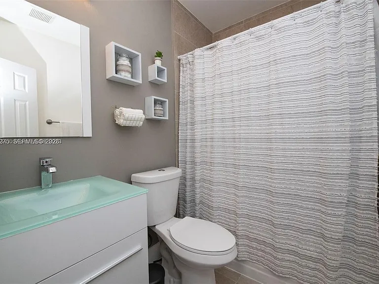 2190 NE 169th St #1 — Photo 20