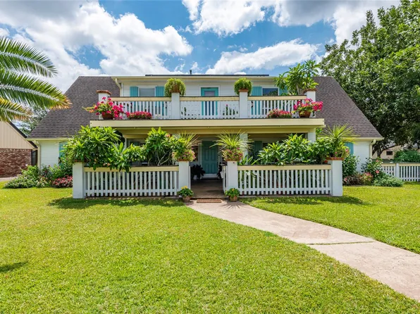 1902 Port Royal Dr, Houston, TX 77058