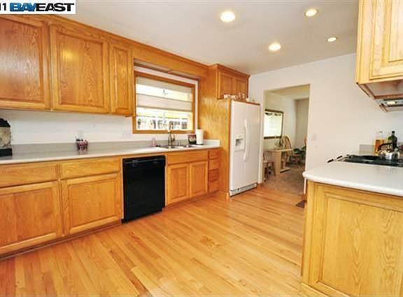 5th image of 833 Olive Ave