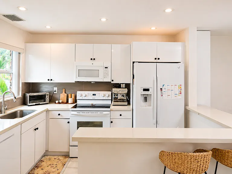 450 SE 7th St #232 — Photo 3