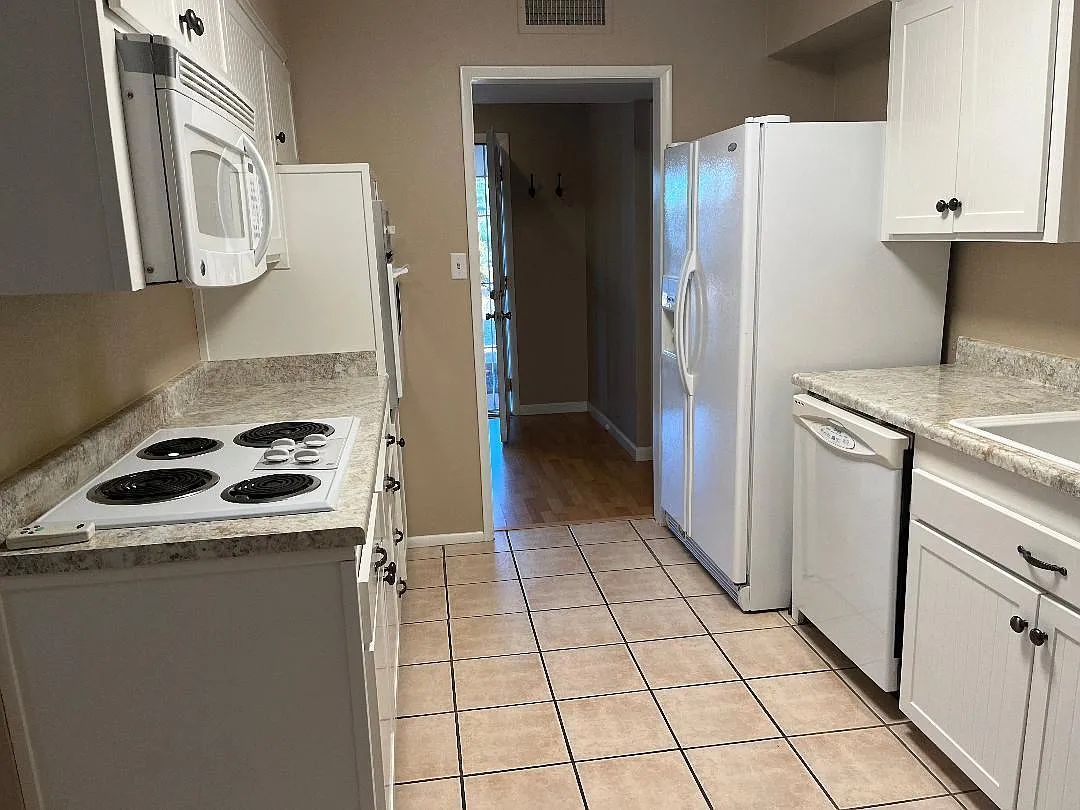 10721 W Cherry Hills Dr W — Photo 2