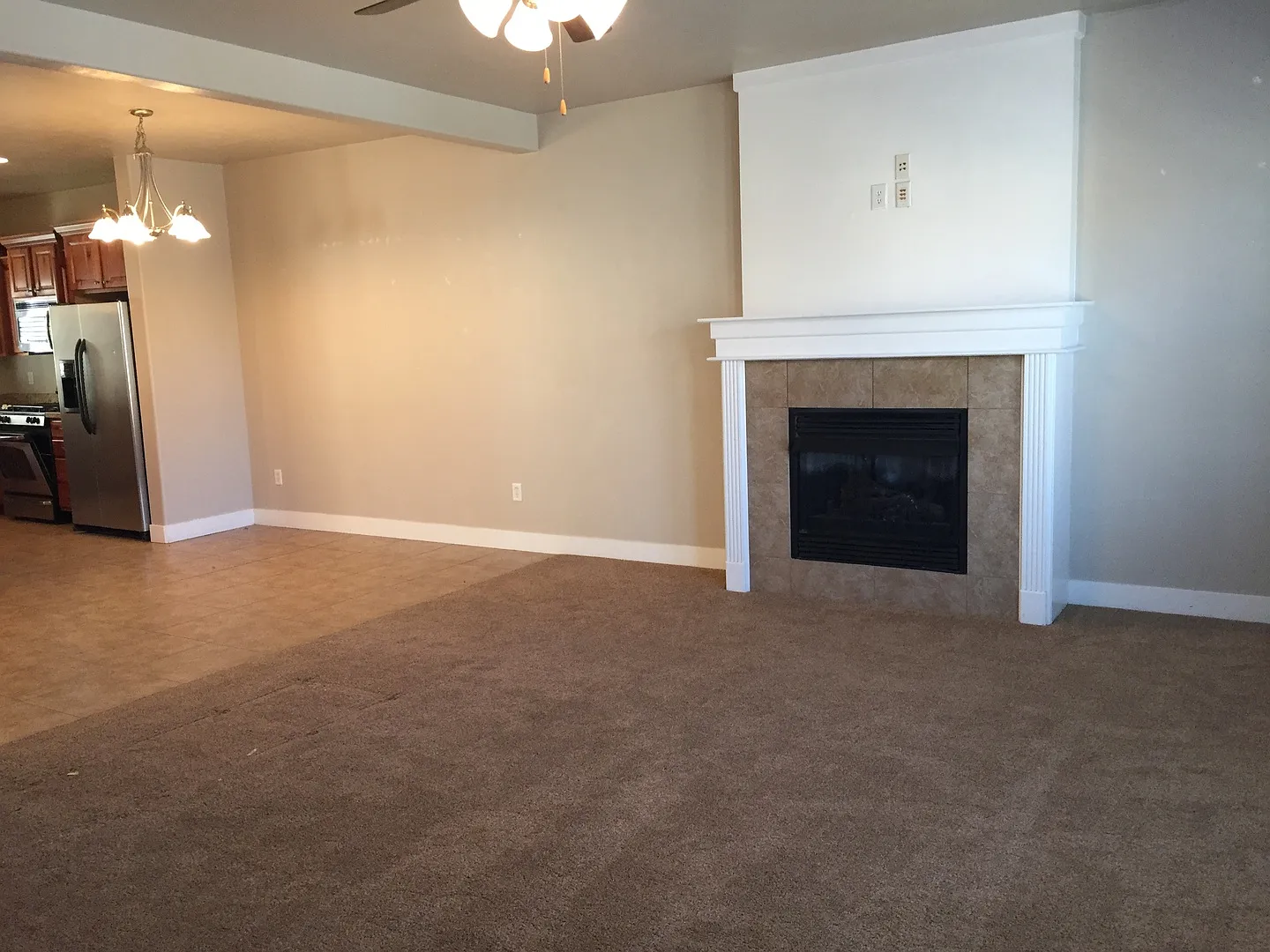 Gorgeous 3 Bedroom with a Den in Sandy! — Photo 3