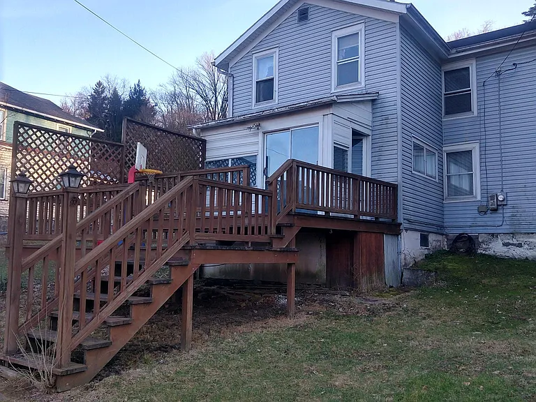 304 E 4th St — Photo 2