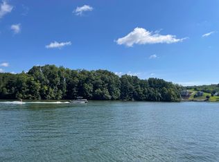 8 Cathedral Oaks Ln, Wirtz, VA 24184