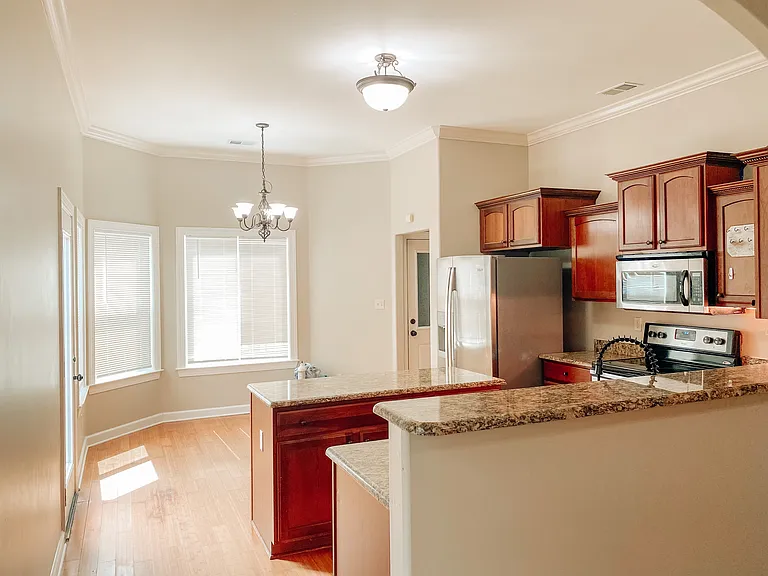 975 Crayton Ridge Dr — Photo 5