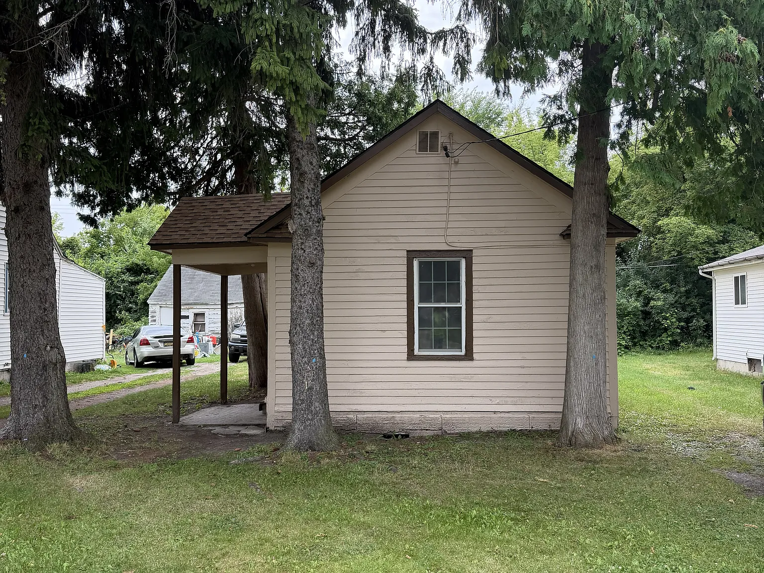 2526 White St — Photo 1