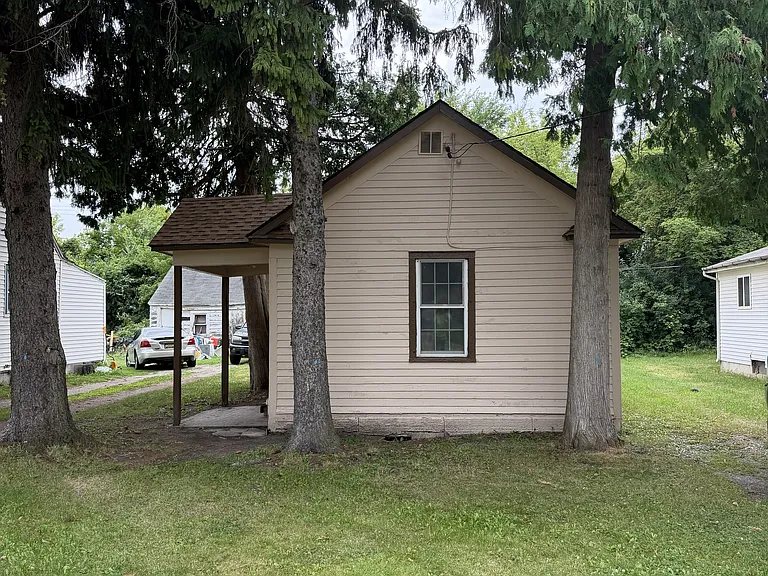 2526 White St — Photo 1