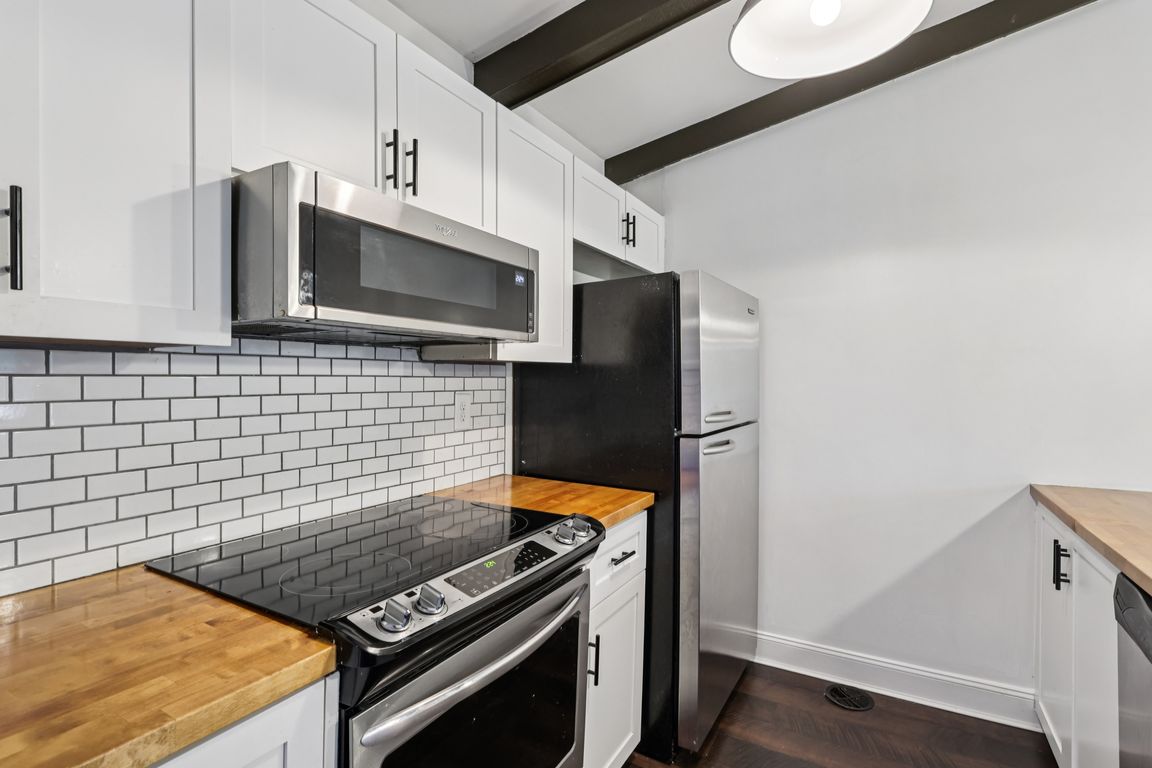 Wyleswood Dr-S2307-009.jpg