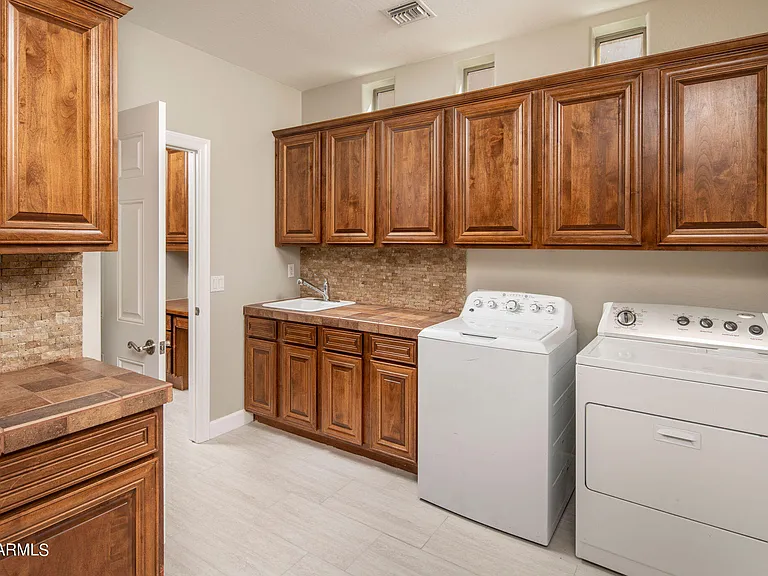 9818 E Edgestone Dr — Photo 9